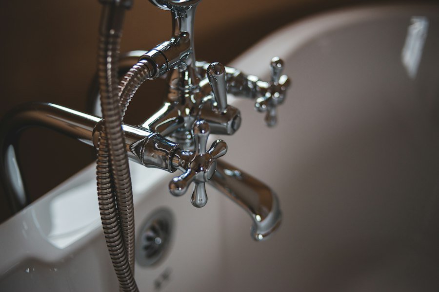 Chrome faucet over a white ceramic sink